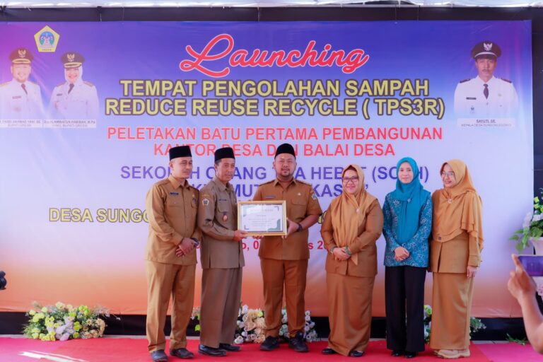 WUJUDKAN GRESIK BEBAS SAMPAH DAN RAMAH ANAK, GUS YANI RESMIKAN TPS3R PENGHASIL BRIKET DAN SOTH DI DESA SUNGONLEGOWO