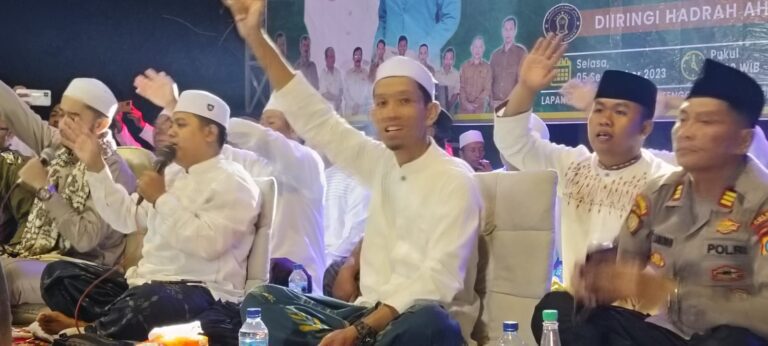 Malam Puncak HUT Kemerdekaan Republik Indonesia Ke-78, Desa Tengor Diserbu Ribuan Syekher mania