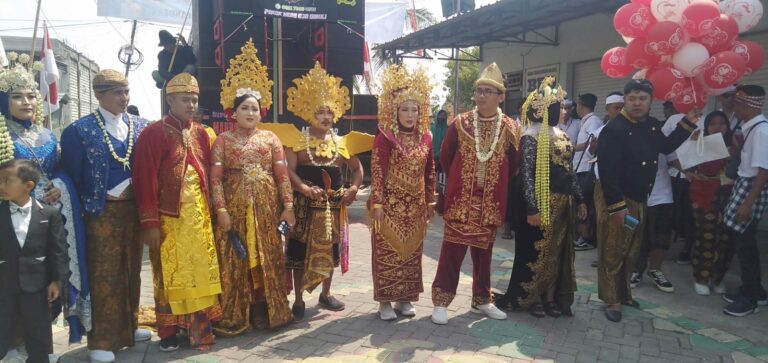 Meriahnya Karnaval Peringatan HUTKe-78 RI, Di Dusun Tanah, Desa Tanah Landean