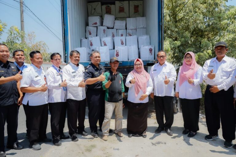 Wabup Gresik Lepas Ekspor Kulit Ikan Hiu ke Hongkong