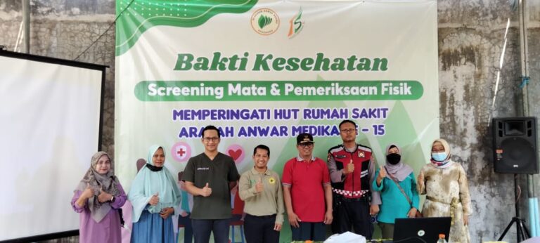 Memperingati HUT Rumah Sakit Arafah Anwar Medika Yang Ke-15: Menggelar Bakti Kesehatan Screening Mata Dan Pemeriksaan Fisik