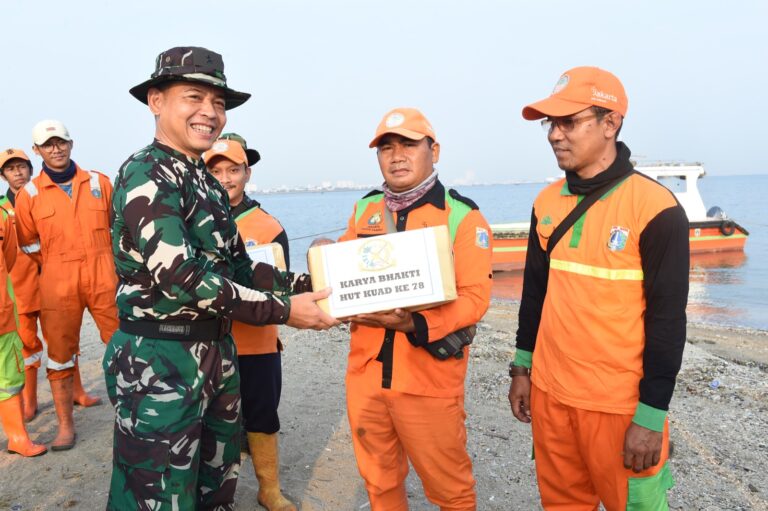 Dipimpin Dirkuad, Corp Keuangan TNI AD Gelar Karya Bakti Pembersihan Semenanjung Reklamasi Pantai Jakarta