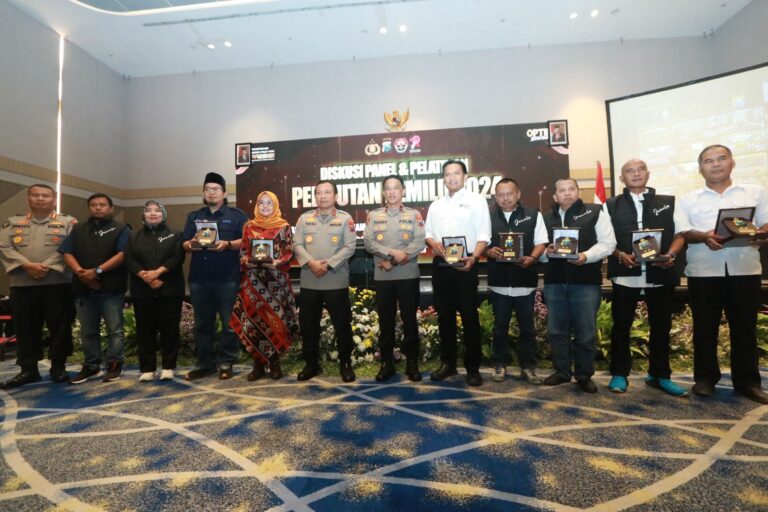 Gelar Diskusi Panel Sinergitas Polda Jatim Bersama Awak Media Siap Sukseskan Pemilu Damai 2024
