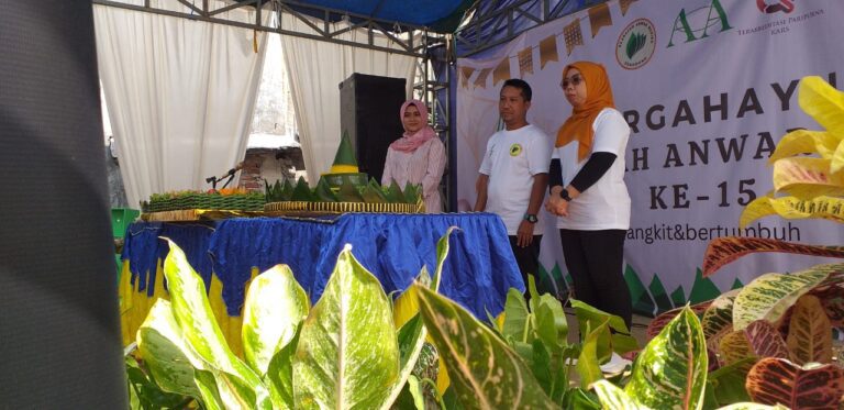 HUT Yang Ke-15 Rumah Sakit Arafah Anwar Medika Gelar Acara Senam pagi Dan Pemotongan tumpeng