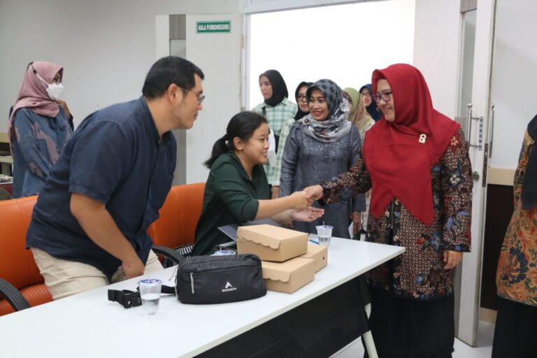 Berkomitmen Turunkan Stunting Dan Kematian Ibu Dan Bayi Di Bawean, Dinas Kesehatan Bersama FK Unair Gelar Workshop Kegawatdaruratan Maternal Neonatal