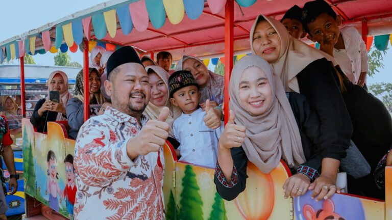 Dibuka Bupati Fandi Akhmad Yani, Kirab Santri Wilayah Kedamean Diikuti Ratusan Peserta