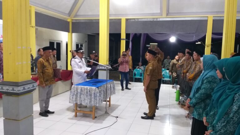 Kepala Desa Pacuh Imron Hamzah Resmi Melantik Abdus Shomad Untuk Menjabat Posisi Kaur Keuangan