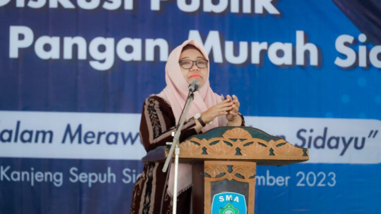 Hadir Dalam Pelantikan KNPI Sidayu, Bu Min Soroti Peran Pemuda Untuk Bonus Demografi 2045