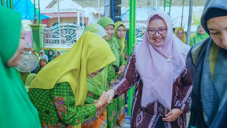 Hadiri Silaturahmi Kubro Muslimat NU Cerme, Bu Min Bicarakan Stunting, UHC, Hingga Isu Lingkungan
