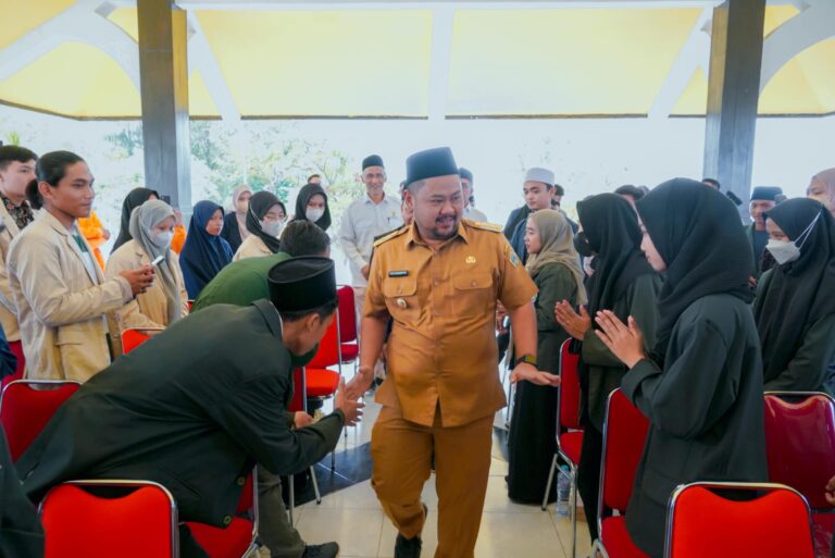 Sambut Generasi Emas 2045, Baznas Gresik Salurkan Ratusan Juta Rupiah Untuk Beasiswa Mahasiswa Produktif