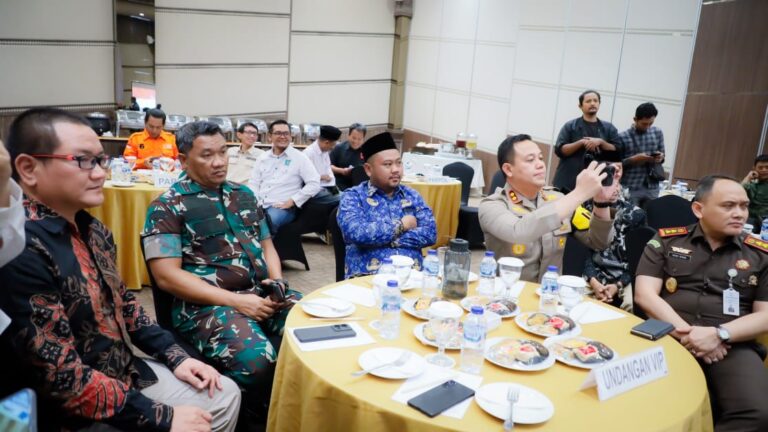 Hadiri Deklarasi Damai Pemilu Serentak 2024, Bupati Gresik Berharap Masyarakat Tetap Jaga Persatuan, Kesatuan, dan Kondusifitas