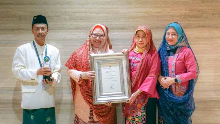 Ikhtiar Wujudkan Kabupaten/Kota Sehat, Gresik Diganjar Penghargaan Swasti Saba Dari Kemenkes dan Kemendagri