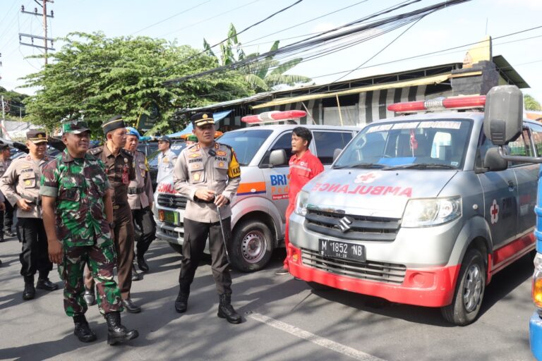 Polres Sampang Gelar Apel Pasukan Kesiapan Penanggulangan Bencana Alam Hidrometeorogi Di Kabupaten Sampang