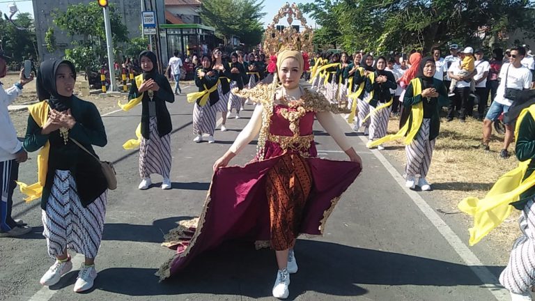 Semarakkan Peringatan HUT Kemerdekaan Republik Indonesia Yang Ke-79: Masyarakat Dusun Kedungdowo Desa Dapet Gelar Karnaval