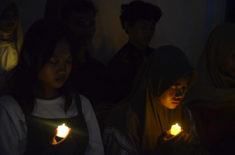 In Memorial Candle: Mengenang Perjuangan Perempuan Pembela HAM