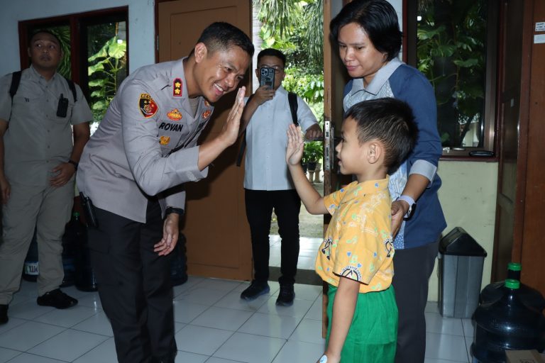 Perkuat Sinergitas, Kapolres Gresik AKBP Rovan Silaturahmi ke MUI dan GKI Gresik