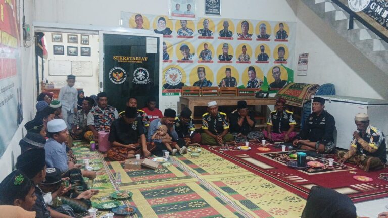 Gelar Bakti Sosial, DPD LSM GMBI Distrik Gresik Santuni Anak Yatim dan Kaum Dhuafa