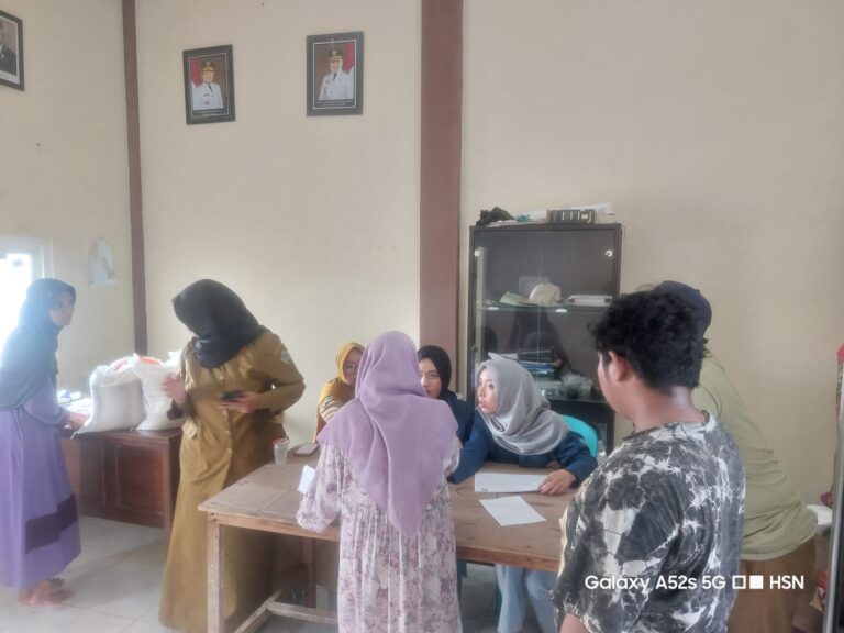 Pemerintah Desa Mojoasem Bagikan Bantuan Beras Pangan (BAPANG) dari Bulog kepada 74 Keluarga Penerima Manfaat