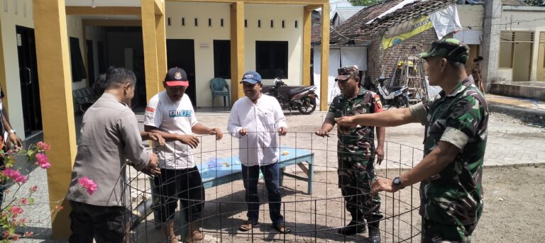 Polres Gresik Bersama Tiga Pilar Dorong Ketahanan Pangan Melalui Budidaya Ikan Lele di Desa Dapet