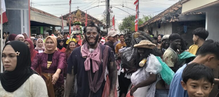 Sedekah Bumi Desa Pandanan: Warga Penuh Sukacita Lestarikan Tradisi Leluhur