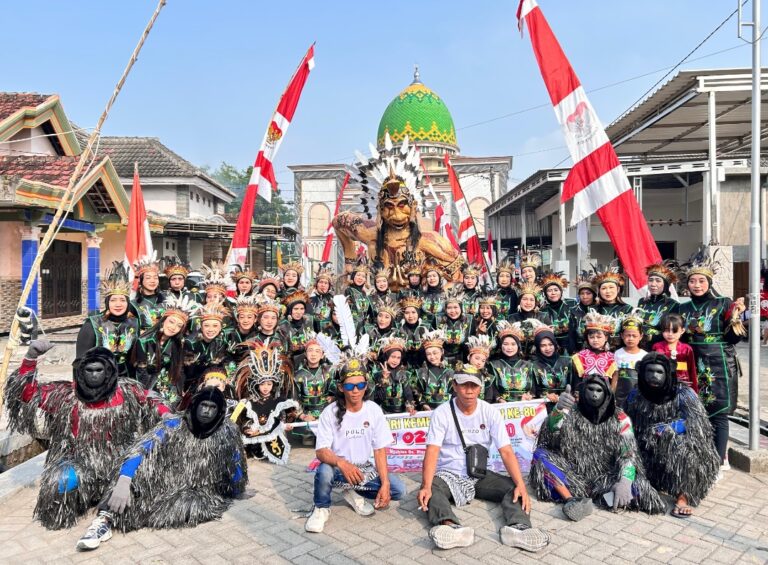 Warga Dusun Ngablak Desa Pinggir Gelar Karnaval Budaya Bertema Bhinneka Tunggal Ika