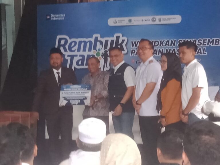 Petani Gresik Kini Bisa Beli Pupuk Lebih Murah, Bupati Yani Apresiasi Langkah PT. Pupuk Indonesia