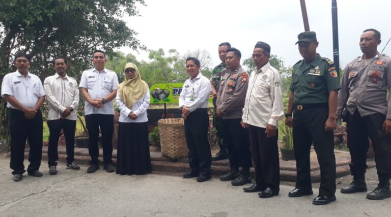 Peresmian Icon Desa Berdaya: Pemerintah Desa Panjunan Kuatkan Ekonomi Masyarakat Melalui Produksi Keranjang Ikan